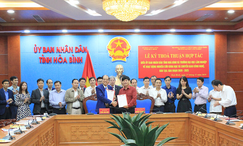 Đoàn công tác Trường Đại học Lâm nghiệp làm việc và ký kết biên bản ghi nhớ hợp tác với UBND tỉnh Hòa Bình