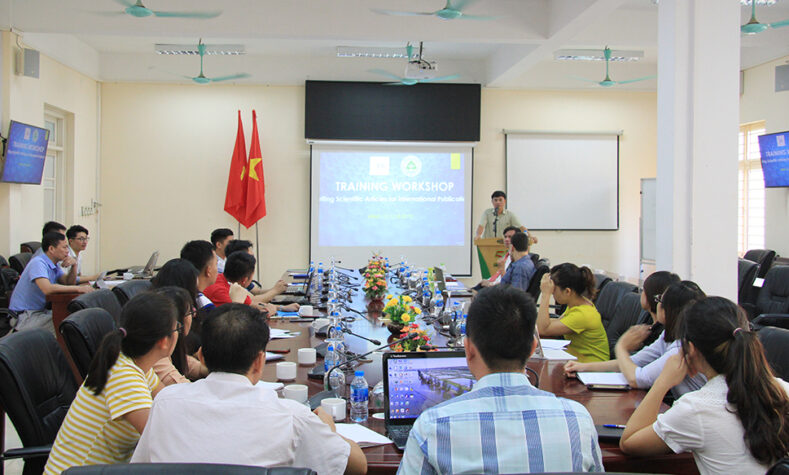 Hội thảo tập huấn về viết báo quốc tế
